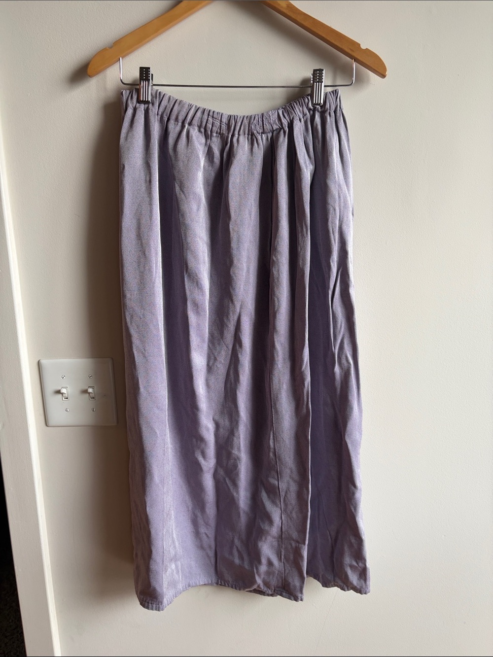 Women's Elastic Waist Midi Skirt in Light Lavender